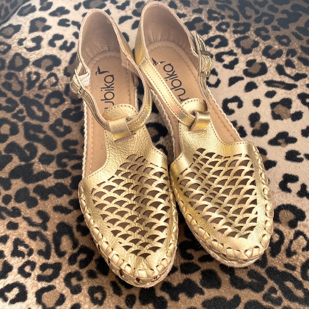 Leather T-Strap Shoes ~ Size 10